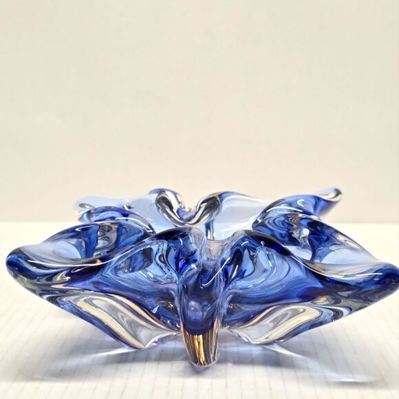Sanyu Japanese Art Glass Ashtray Bowl Blue with Peach Tint Heavy Vintage MCM - Picture 3 of 11